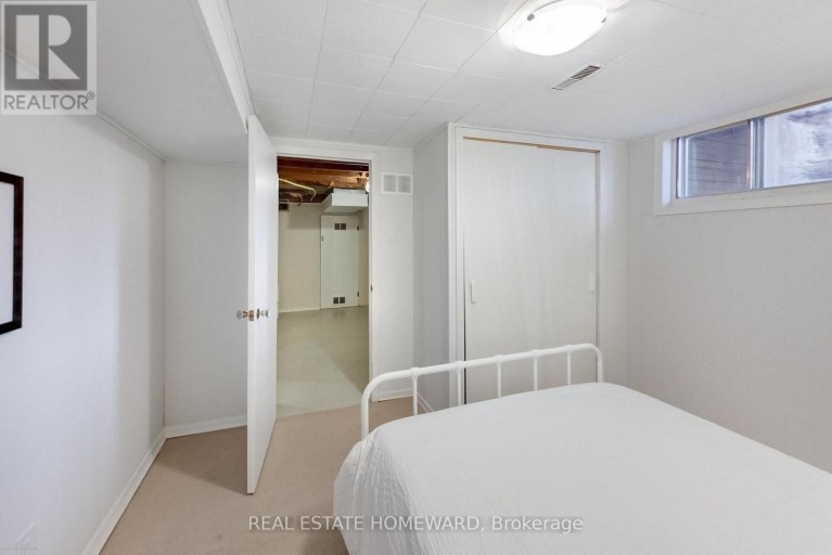 1 BASSETT AVENUE, Toronto (Clairlea-Birchmount), Ontario, M1L2A2