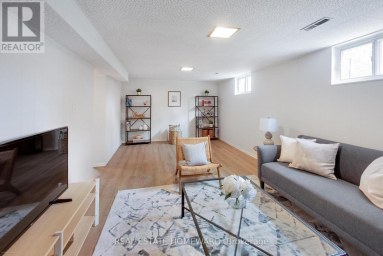 1 BASSETT AVENUE Toronto (Clairlea-Birchmount) Ontario photo 21