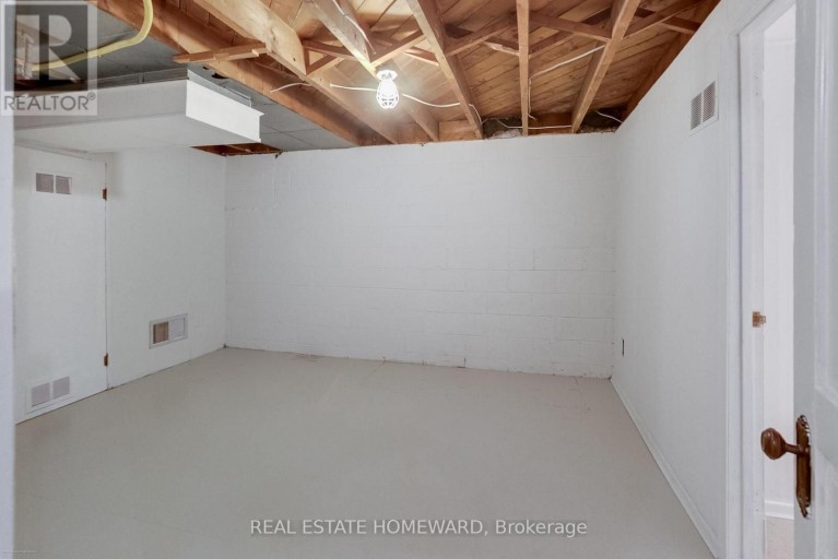 1 BASSETT AVENUE, Toronto (Clairlea-Birchmount), Ontario, M1L2A2