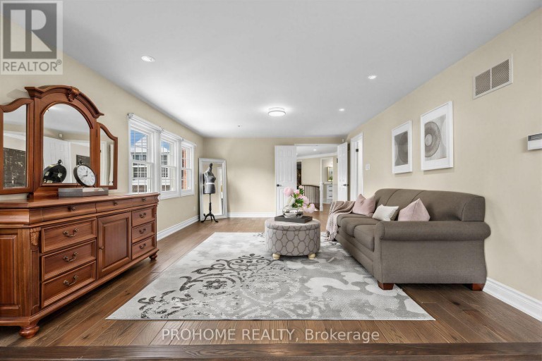 43 ROSEMEAD CLOSE, Markham (Unionville), Ontario, L3R3Z4