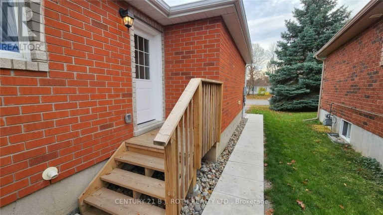 LOWER - 300 CUNDLES ROAD W, Barrie (Northwest), Ontario, L4N7C9
