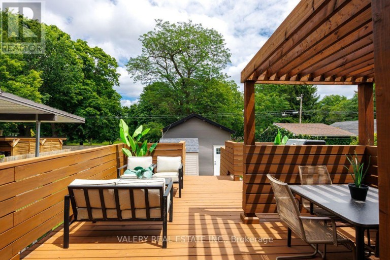 UPPER - 219 MCROBERTS AVENUE, Toronto (Corso Italia-Davenport), Ontario, M6E4P3