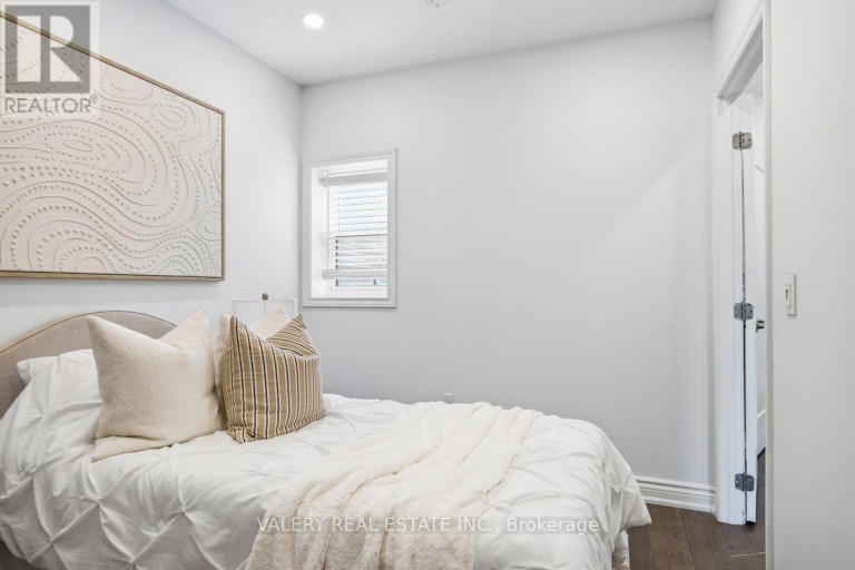 UPPER - 219 MCROBERTS AVENUE, Toronto (Corso Italia-Davenport), Ontario, M6E4P3