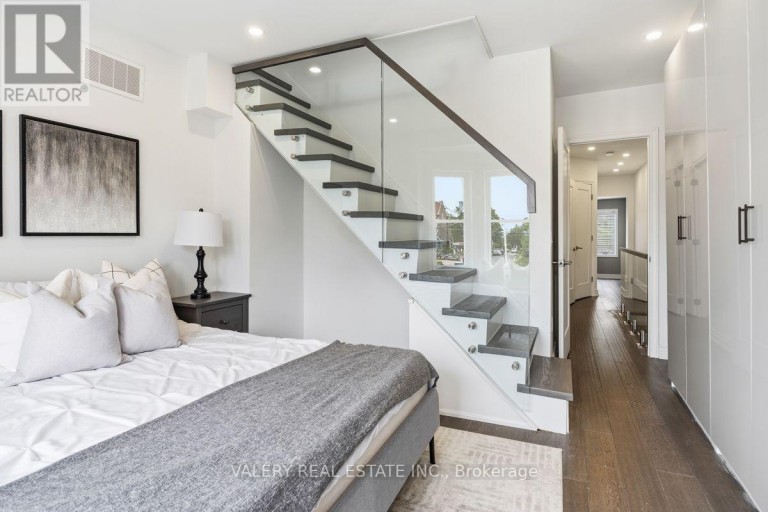 UPPER - 219 MCROBERTS AVENUE, Toronto (Corso Italia-Davenport), Ontario, M6E4P3