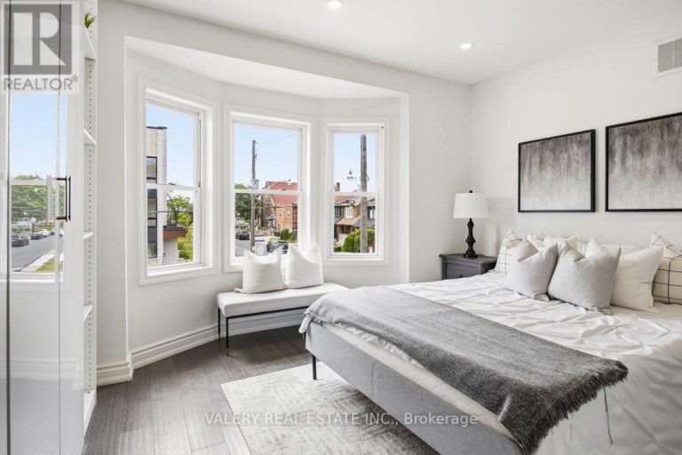 UPPER - 219 MCROBERTS AVENUE, Toronto (Corso Italia-Davenport), Ontario, M6E4P3