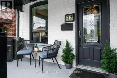 UPPER - 219 MCROBERTS AVENUE Toronto (Corso Italia-Davenport) Ontario photo 3