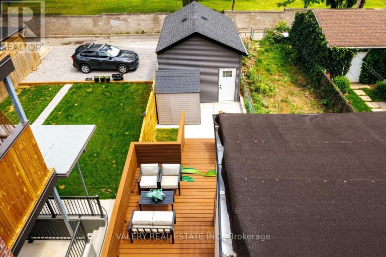 UPPER - 219 MCROBERTS AVENUE, Toronto (Corso Italia-Davenport), Ontario, M6E4P3