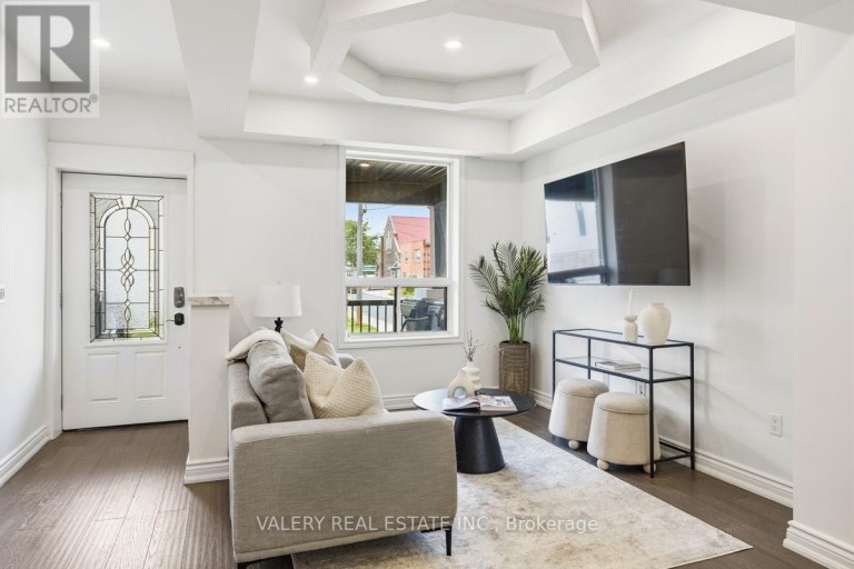 UPPER - 219 MCROBERTS AVENUE, Toronto (Corso Italia-Davenport), Ontario, M6E4P3