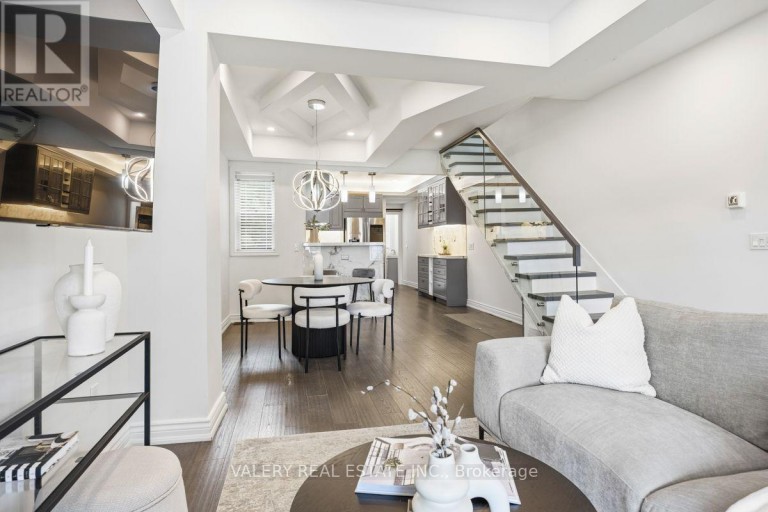 UPPER - 219 MCROBERTS AVENUE, Toronto (Corso Italia-Davenport), Ontario, M6E4P3