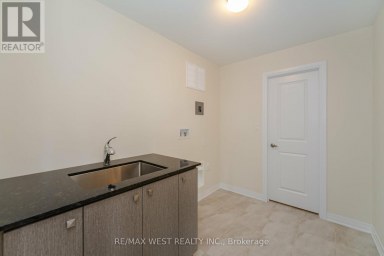 120 SETTLERS ROAD E Oakville (GO Glenorchy) Ontario photo 32