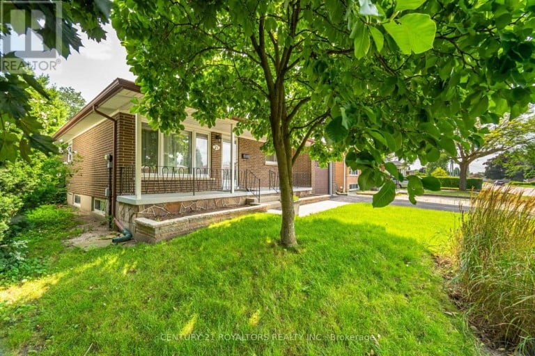 21 JERSEY AVENUE, Brampton (Bram East), Ontario, L6W1L5