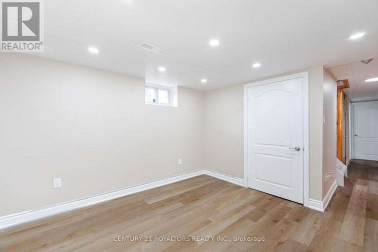 21 JERSEY AVENUE, Brampton (Bram East), Ontario, L6W1L5
