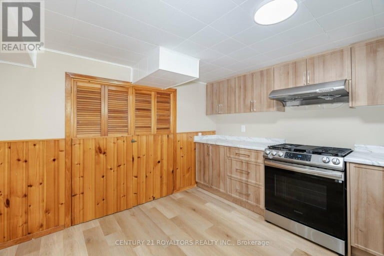 21 JERSEY AVENUE, Brampton (Bram East), Ontario, L6W1L5