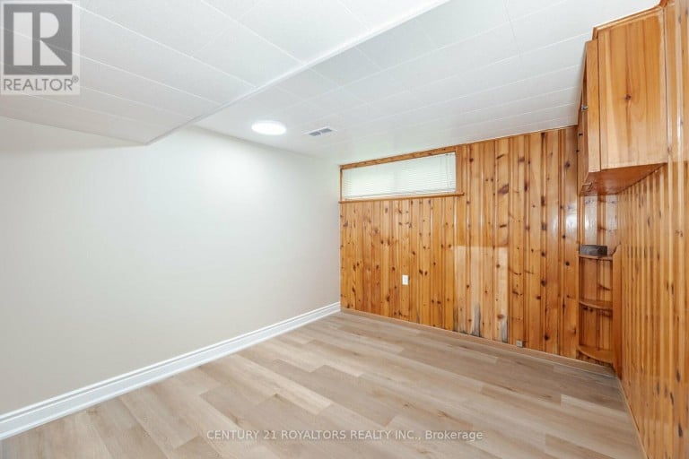 21 JERSEY AVENUE, Brampton (Bram East), Ontario, L6W1L5
