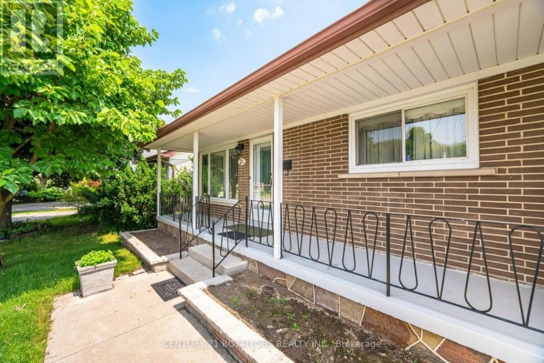 21 JERSEY AVENUE, Brampton (Bram East), Ontario, L6W1L5