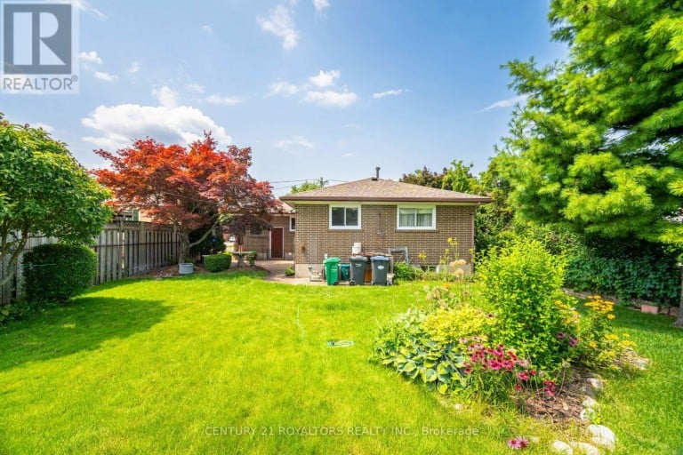 21 JERSEY AVENUE, Brampton (Bram East), Ontario, L6W1L5