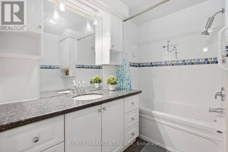 16 GLENEADEN COURT, Brampton (Northgate), Ontario, L6S2J7