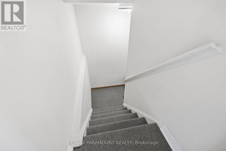 16 GLENEADEN COURT, Brampton (Northgate), Ontario, L6S2J7
