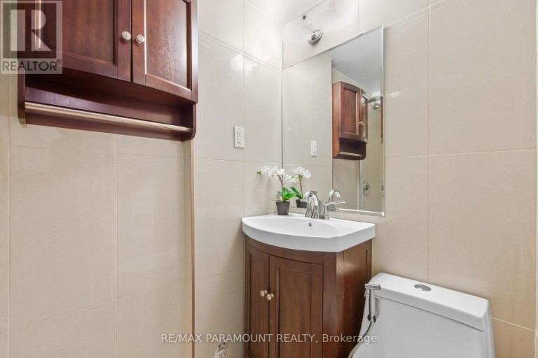 16 GLENEADEN COURT, Brampton (Northgate), Ontario, L6S2J7