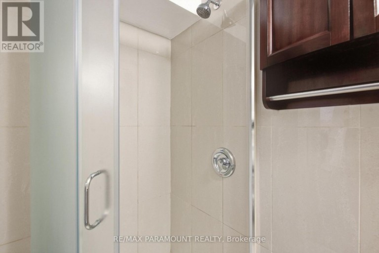 16 GLENEADEN COURT, Brampton (Northgate), Ontario, L6S2J7