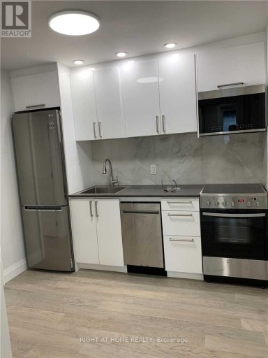 11 RIVERCREST ROAD, Toronto (Lambton Baby Point), Ontario, M6S4H4
