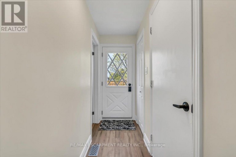LOWER - 58 COLUMBIA DRIVE, Hamilton (Buchanan), Ontario, L9C3Y2