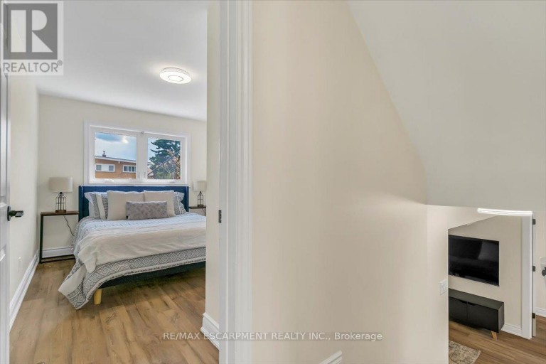 LOWER - 58 COLUMBIA DRIVE, Hamilton (Buchanan), Ontario, L9C3Y2