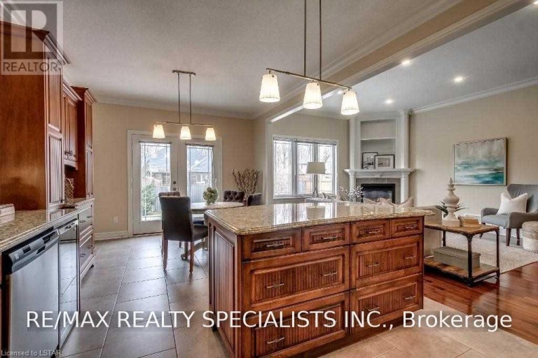404 SOUTH CARRIAGE WAY, London North (North I), Ontario, N6G0B2
