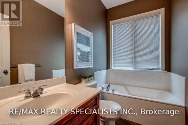 404 SOUTH CARRIAGE WAY London North (North I) Ontario photo 21