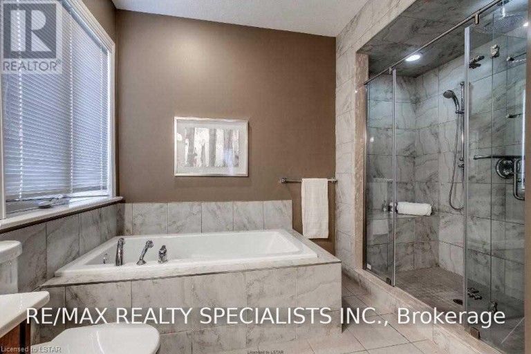 404 SOUTH CARRIAGE WAY, London North (North I), Ontario, N6G0B2