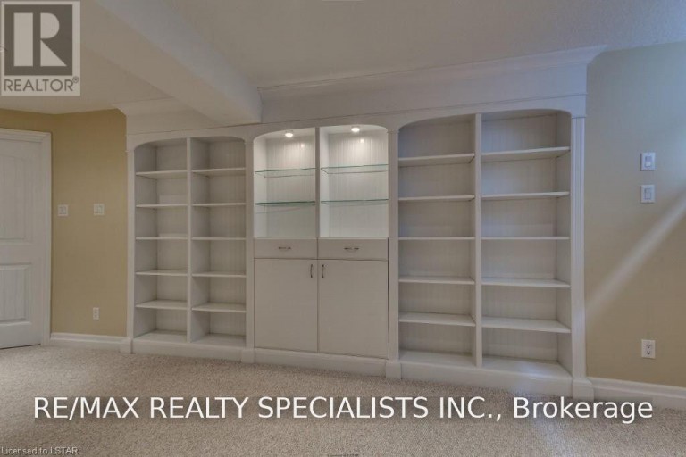 404 SOUTH CARRIAGE WAY, London North (North I), Ontario, N6G0B2
