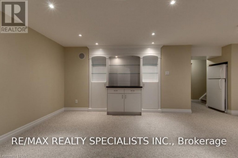 404 SOUTH CARRIAGE WAY, London North (North I), Ontario, N6G0B2