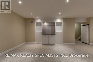 404 SOUTH CARRIAGE WAY London North (North I) Ontario photo 29