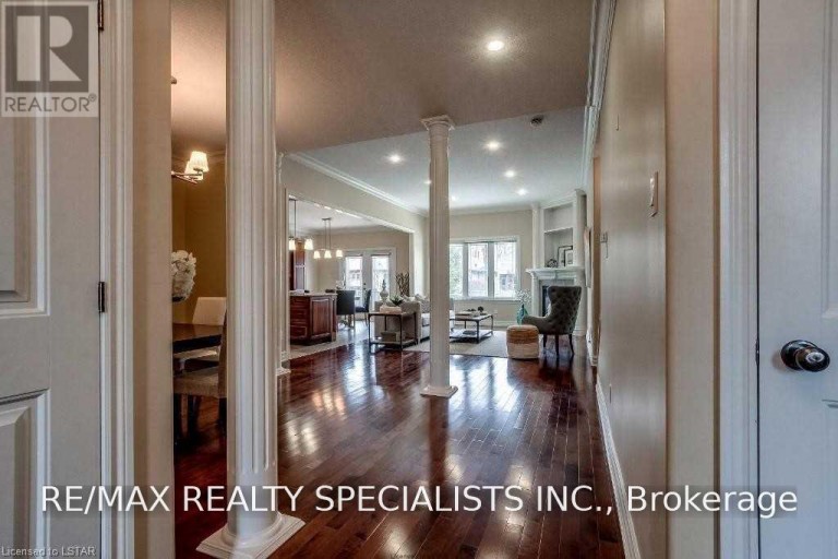 404 SOUTH CARRIAGE WAY, London North (North I), Ontario, N6G0B2