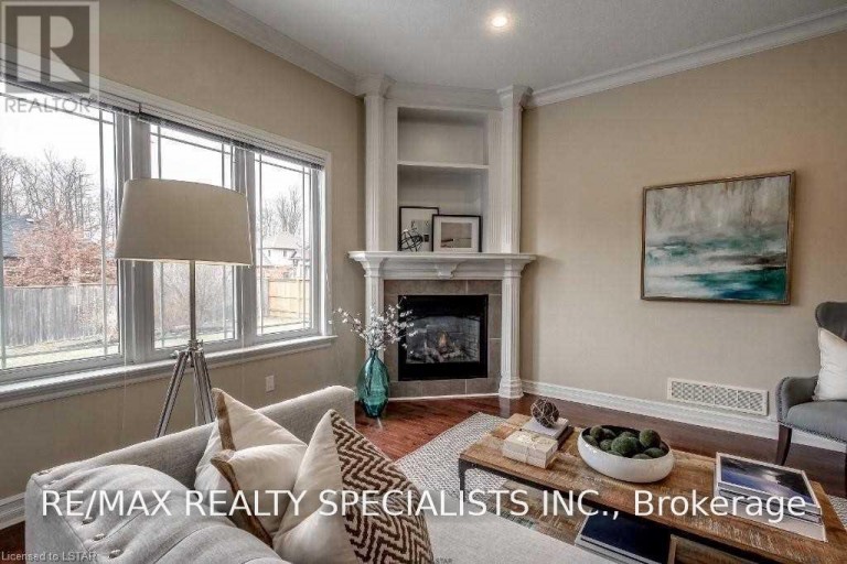 404 SOUTH CARRIAGE WAY, London North (North I), Ontario, N6G0B2