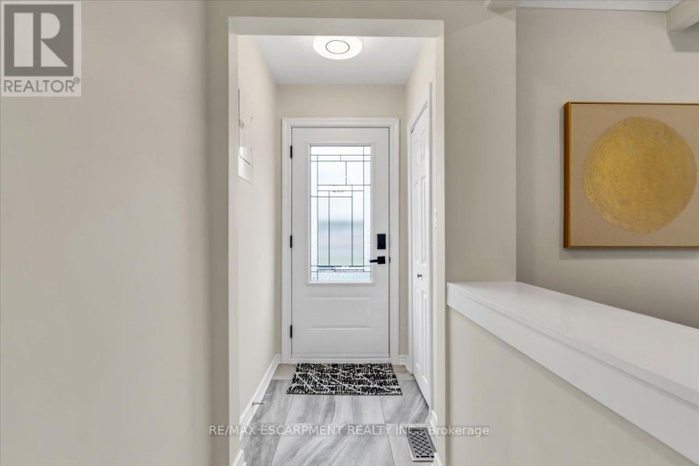 UPPER - 58 COLUMBIA DRIVE, Hamilton (Buchanan), Ontario, L9C3Y2