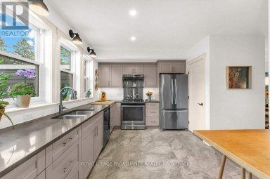 12 DRUMMOND STREET, Kingston (Kingston East (Incl Barret Crt)) Ontario