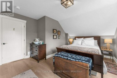 12 DRUMMOND STREET, Kingston (Kingston East (Incl Barret Crt)) Ontario