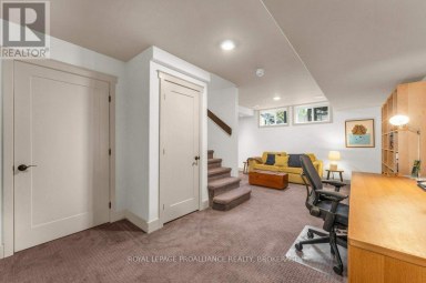 12 DRUMMOND STREET, Kingston (Kingston East (Incl Barret Crt)) Ontario