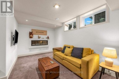 12 DRUMMOND STREET, Kingston (Kingston East (Incl Barret Crt)) Ontario