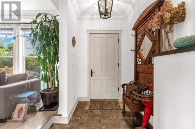 12 DRUMMOND STREET, Kingston (Kingston East (Incl Barret Crt)) Ontario