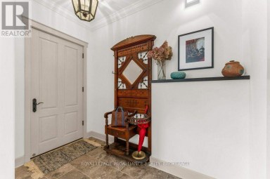 12 DRUMMOND STREET, Kingston (Kingston East (Incl Barret Crt)) Ontario