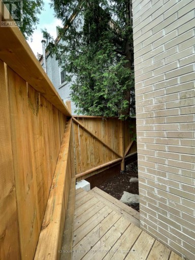 2 - 60 BEVERLEY STREET, Toronto (Kensington-Chinatown), Ontario, M5T1X9