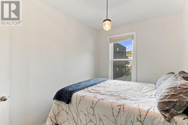 81 BOULTON AVENUE, Toronto (South Riverdale), Ontario, M4M2J4