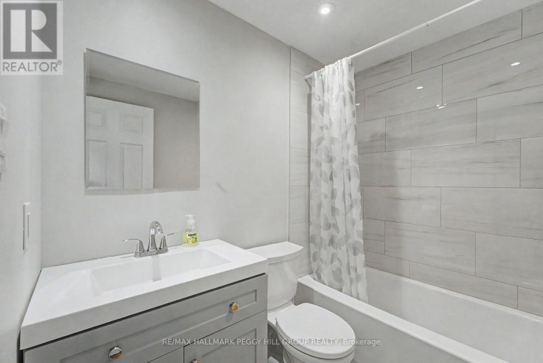 24 DUNSMORE LANE, Barrie (Georgian Drive), Ontario, L4M7A1
