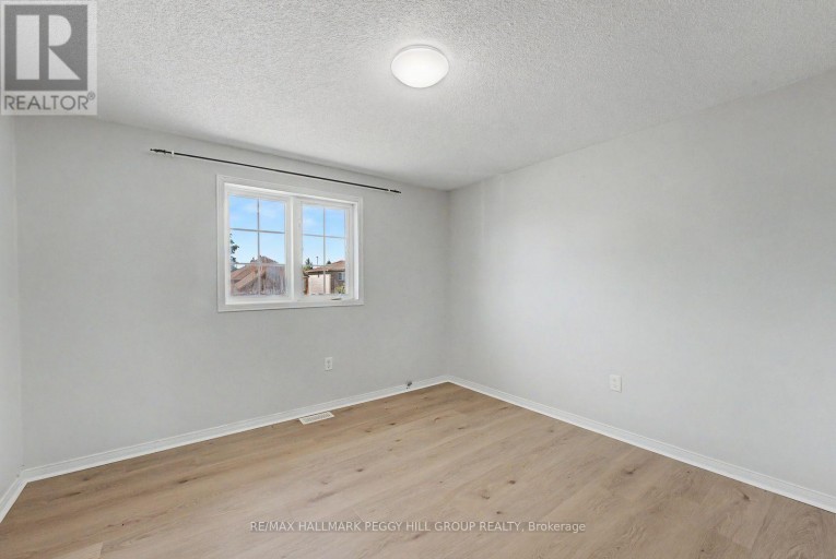 24 DUNSMORE LANE, Barrie (Georgian Drive), Ontario, L4M7A1
