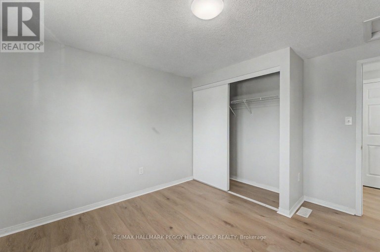 24 DUNSMORE LANE, Barrie (Georgian Drive), Ontario, L4M7A1