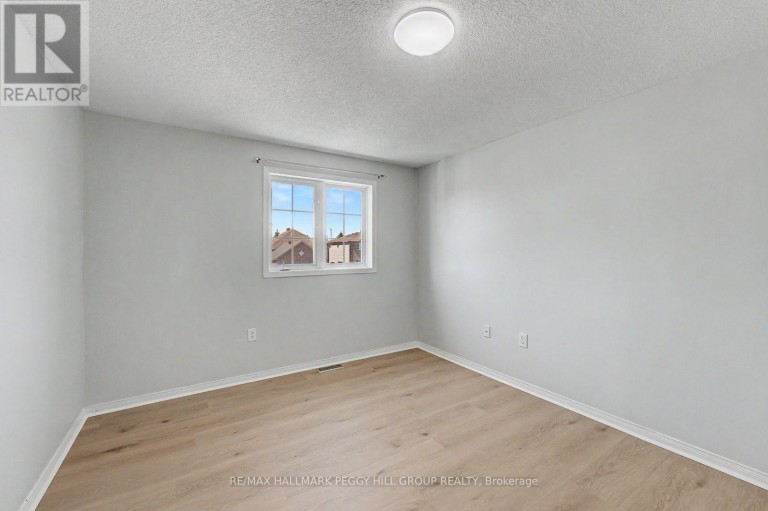 24 DUNSMORE LANE, Barrie (Georgian Drive), Ontario, L4M7A1