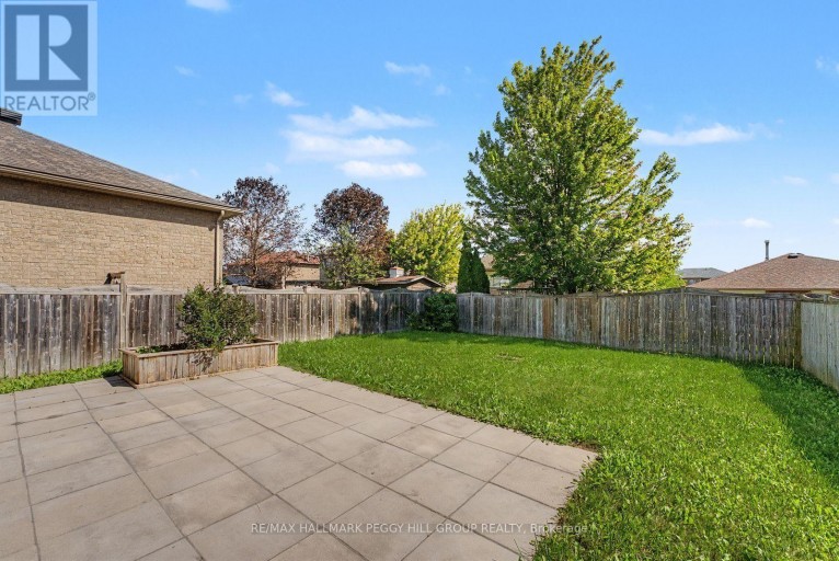 24 DUNSMORE LANE, Barrie (Georgian Drive), Ontario, L4M7A1