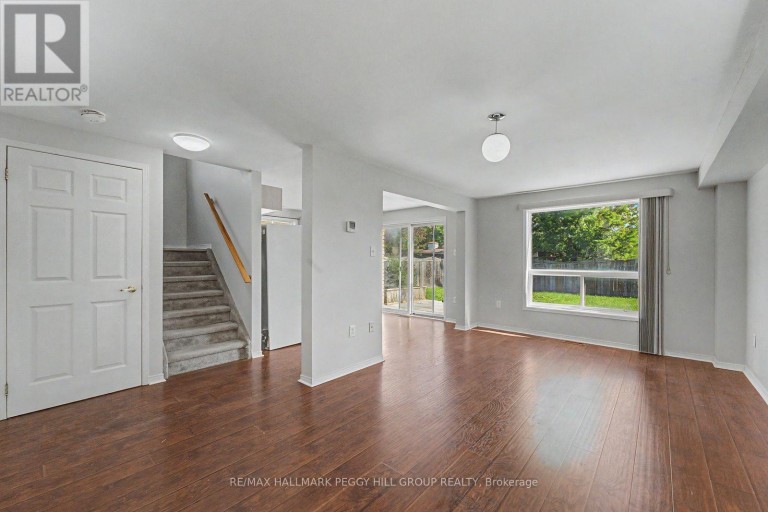 24 DUNSMORE LANE, Barrie (Georgian Drive), Ontario, L4M7A1